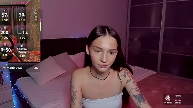 Snapshot of SophieCatty chatting on June 12, 10:58 am SophieCatty online show from June 12, 10:58 am