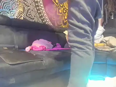 Snapshot of slankecrosdresser chatting on December 11, 7:09 am slankecrosdresser online show from December 11, 7:09 am