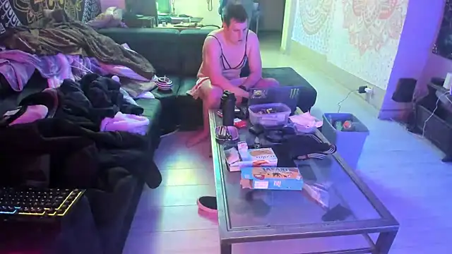 Snapshot of slankecrosdresser chatting on February 16, 9:48 pm slankecrosdresser online show from February 16, 9:48 pm