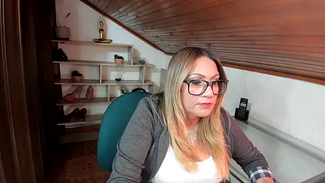 Snapshot of yayita_mature chatting on April 27, 6:06 pm yayita mature online show from April 27, 6:06 pm