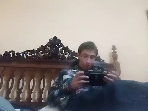 Snapshot of White_rabbit_ chatting on December 19, 5:29 pm White rabbit  online show from December 19, 5:29 pm