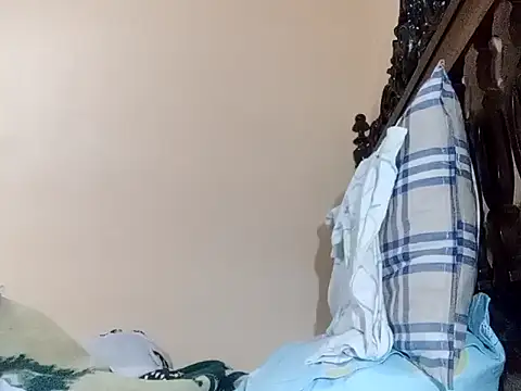 Snapshot of White_rabbit_ chatting on December 22, 11:41 pm White rabbit  online show from December 22, 11:41 pm