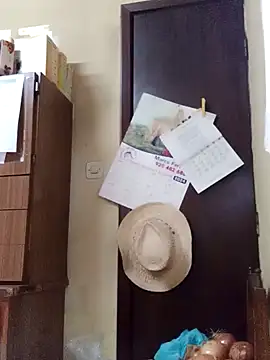 Snapshot of White_rabbit_ chatting on January 6, 10:13 am White rabbit  online show from January 6, 10:13 am