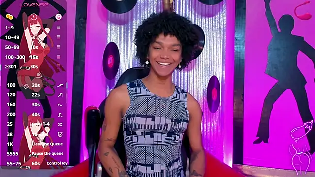 nickyminach  online show from April 22, 7:26 pm