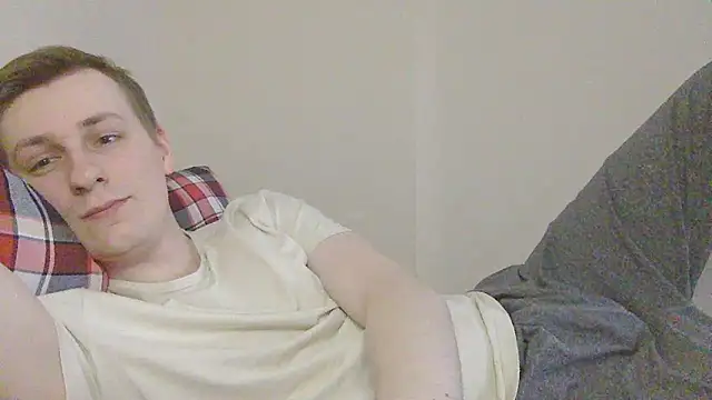 Snapshot of your_andy chatting on April 29, 5:44 am your andy online show from April 29, 5:44 am