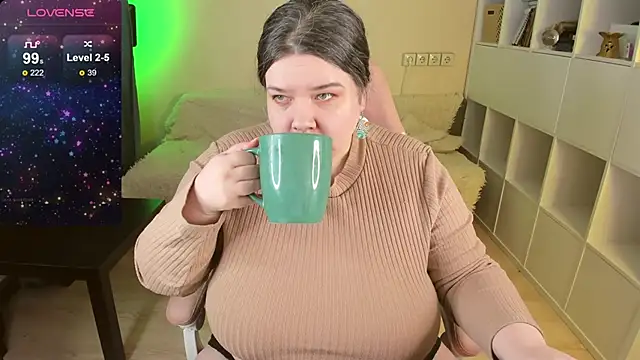 Snapshot of PlumPie chatting on January 2, 5:57 am PlumPie online show from January 2, 5:57 am