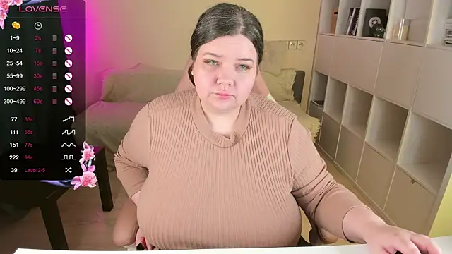 Snapshot of PlumPie chatting on September 28, 4:56 pm PlumPie online show from September 28, 4:56 pm