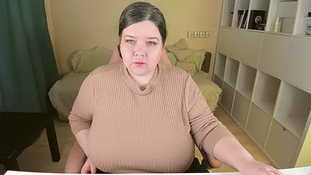 Snapshot of PlumPie chatting on October 11, 10:08 pm PlumPie online show from October 11, 10:08 pm