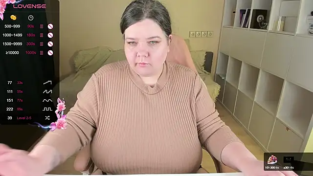 Snapshot of PlumPie chatting on October 12, 7:13 pm PlumPie online show from October 12, 7:13 pm