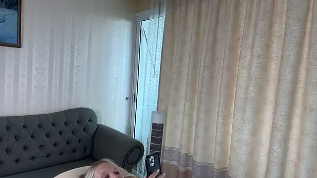 Eva Nathan online show from November 4, 2:32 am