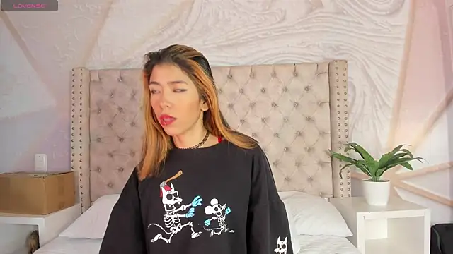 Snapshot of Girl_Cherry chatting on January 25, 11:34 am Girl Cherry online show from January 25, 11:34 am