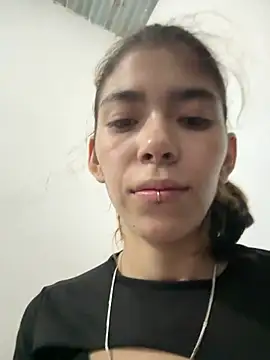 Snapshot of Girl_Cherry chatting on February 14, 1:13 am Girl Cherry online show from February 14, 1:13 am