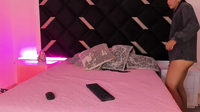 Snapshot of Girl_Cherry chatting on March 15, 11:40 am Girl Cherry online show from March 15, 11:40 am