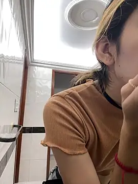 Snapshot of Girl_Cherry chatting on March 18, 10:57 am Girl Cherry online show from March 18, 10:57 am