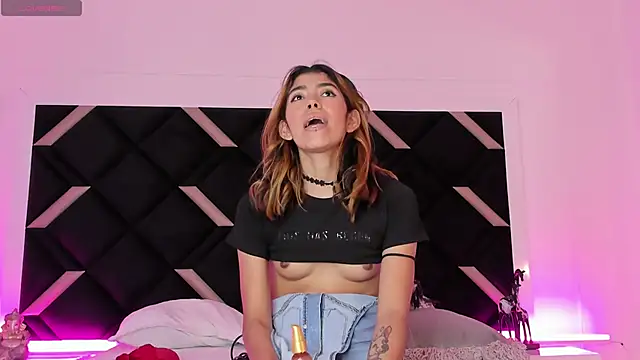 Snapshot of Girl_Cherry chatting on March 22, 5:52 pm Girl Cherry online show from March 22, 5:52 pm