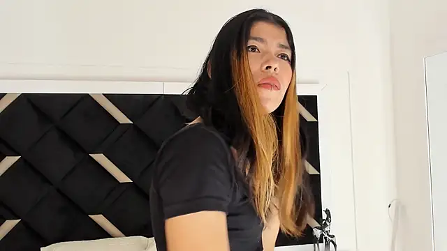 Snapshot of Girl_Cherry chatting on September 11, 11:32 am Girl Cherry online show from September 11, 11:32 am