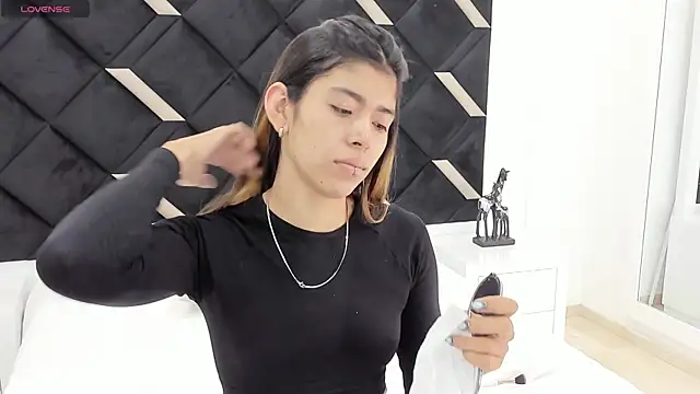 Snapshot of Girl_Cherry chatting on September 18, 11:34 am Girl Cherry online show from September 18, 11:34 am