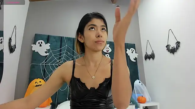 Snapshot of Girl_Cherry chatting on October 13, 11:32 am Girl Cherry online show from October 13, 11:32 am