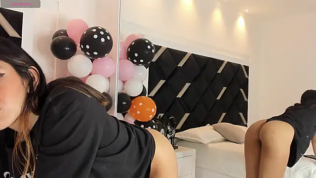 Snapshot of Girl_Cherry chatting on October 21, 11:33 am Girl Cherry online show from October 21, 11:33 am