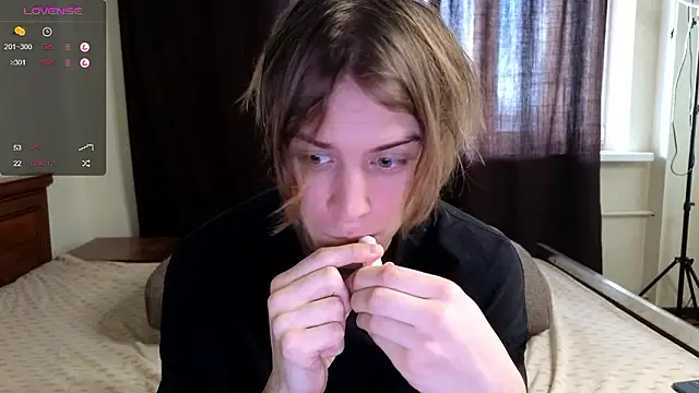 Snapshot of Cryptikov chatting on December 5, 10:44 am Cryptikov online show from December 5, 10:44 am