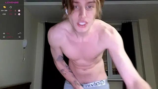 Snapshot of Cryptikov chatting on December 9, 8:23 pm Cryptikov online show from December 9, 8:23 pm