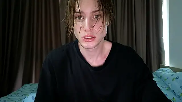 Snapshot of Cryptikov chatting on December 25, 3:50 am Cryptikov online show from December 25, 3:50 am