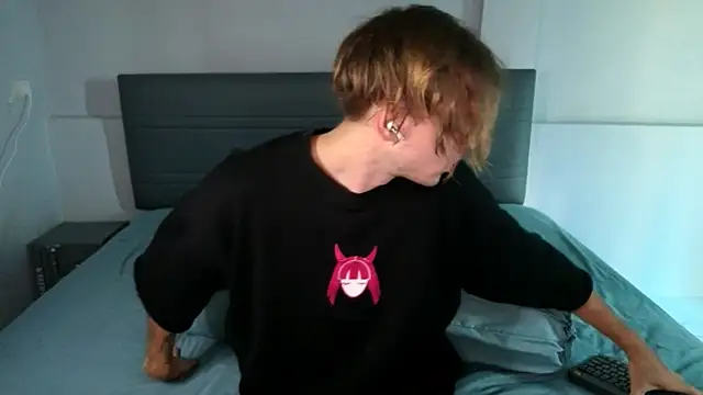 Snapshot of Cryptikov chatting on January 25, 3:19 am Cryptikov online show from January 25, 3:19 am