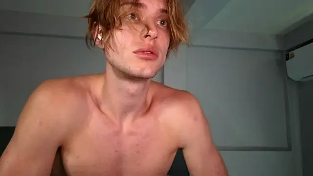 Snapshot of Cryptikov chatting on February 2, 7:41 am Cryptikov online show from February 2, 7:41 am