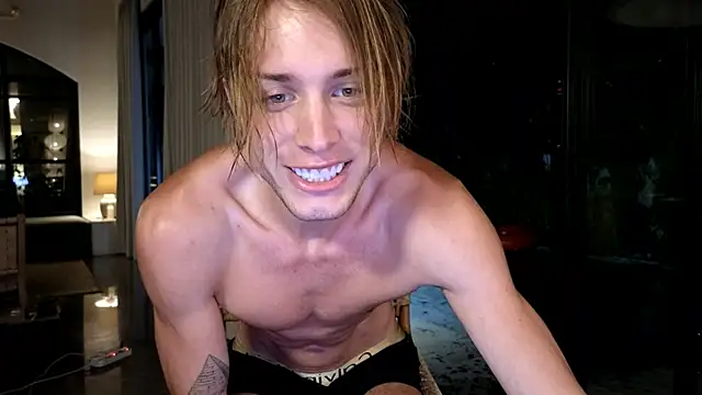 Snapshot of Cryptikov chatting on February 23, 11:55 am Cryptikov online show from February 23, 11:55 am