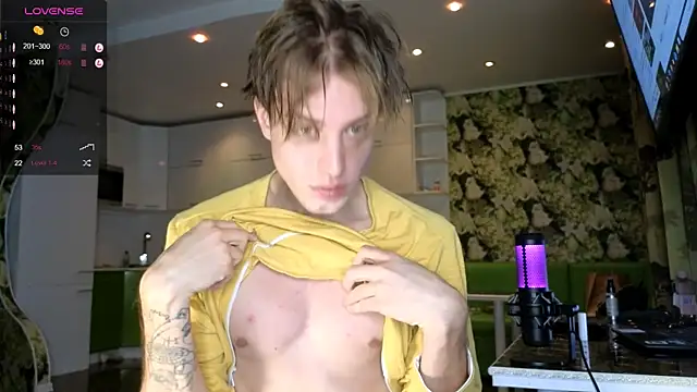 Snapshot of Cryptikov chatting on September 29, 7:08 pm Cryptikov online show from September 29, 7:08 pm