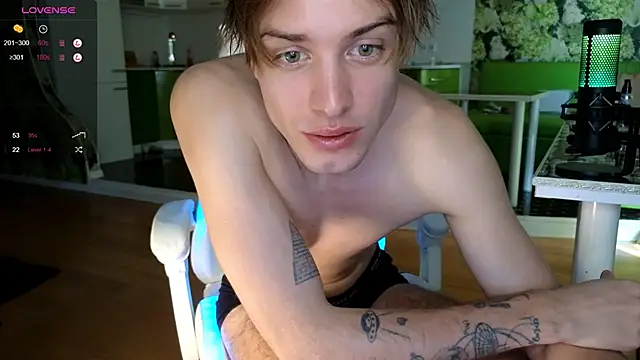 Snapshot of Cryptikov chatting on October 1, 9:15 am Cryptikov online show from October 1, 9:15 am