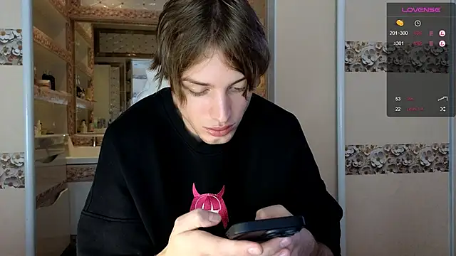 Snapshot of Cryptikov chatting on October 24, 9:28 am Cryptikov online show from October 24, 9:28 am