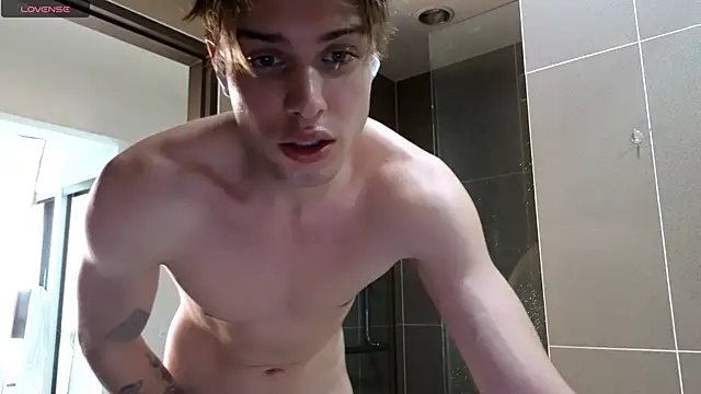 Snapshot of Cryptikov chatting on November 14, 6:45 am Cryptikov online show from November 14, 6:45 am