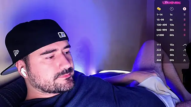 Snapshot of DominantTheo chatting on December 11, 2:41 am DominantTheo online show from December 11, 2:41 am