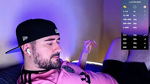 Snapshot of DominantTheo chatting on January 19, 2:47 am DominantTheo online show from January 19, 2:47 am