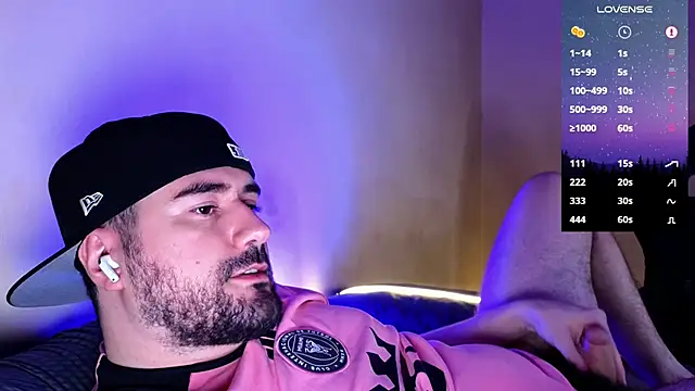 Snapshot of DominantTheo chatting on January 19, 5:48 am DominantTheo online show from January 19, 5:48 am