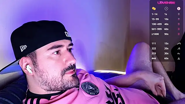 Snapshot of DominantTheo chatting on February 2, 6:26 am DominantTheo online show from February 2, 6:26 am