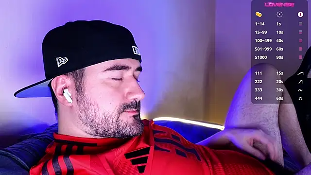 Snapshot of DominantTheo chatting on February 4, 3:22 am DominantTheo online show from February 4, 3:22 am