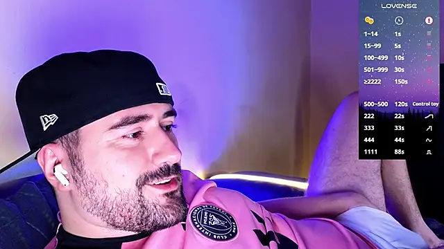 Snapshot of DominantTheo chatting on February 19, 6:22 am DominantTheo online show from February 19, 6:22 am