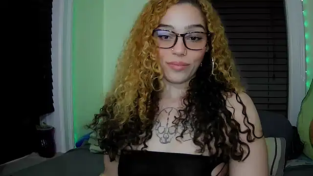 Snapshot of sapphirestorm8 chatting on December 14, 2:28 am sapphirestorm8 online show from December 14, 2:28 am