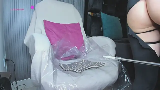 levana1 online show from September 26, 1:09 am