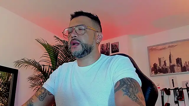 MrFrank tattoo online show from December 2, 3:58 am