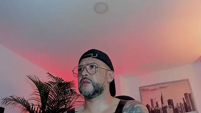 MrFrank tattoo online show from December 4, 1:36 am