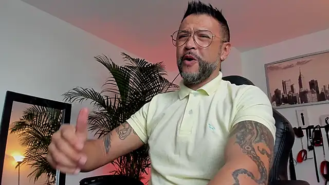 MrFrank tattoo online show from December 9, 6:35 pm