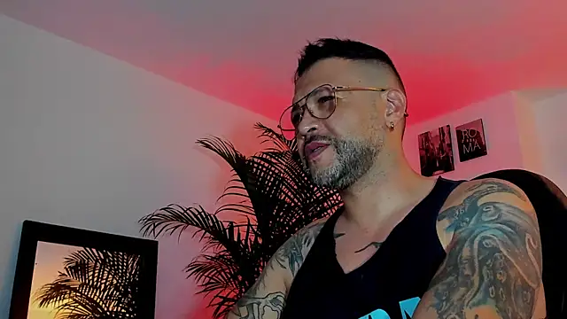 MrFrank tattoo online show from December 17, 2:44 am