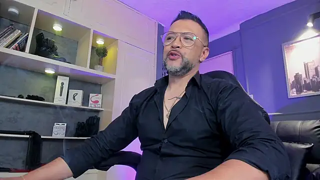 Snapshot of MrFrank_tattoo chatting on December 16, 1:05 pm MrFrank tattoo online show from December 16, 1:05 pm