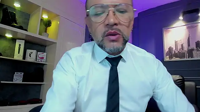 Snapshot of MrFrank_tattoo chatting on January 8, 12:07 pm MrFrank tattoo online show from January 8, 12:07 pm