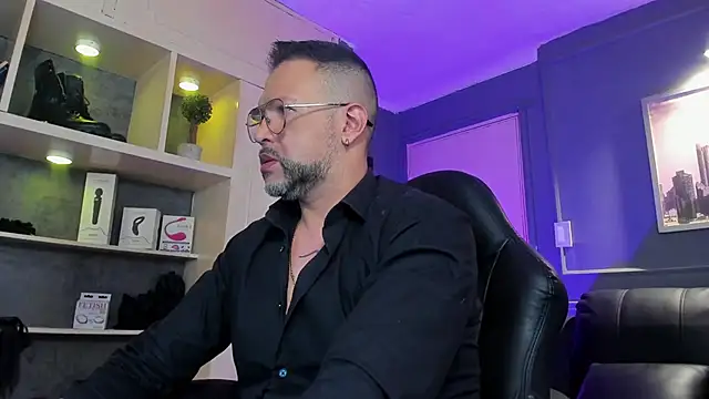 Snapshot of MrFrank_tattoo chatting on January 9, 12:41 pm MrFrank tattoo online show from January 9, 12:41 pm