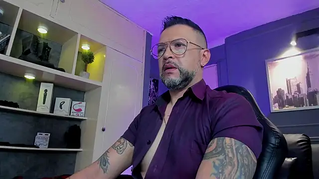 Snapshot of MrFrank_tattoo chatting on January 11, 1:27 pm MrFrank tattoo online show from January 11, 1:27 pm