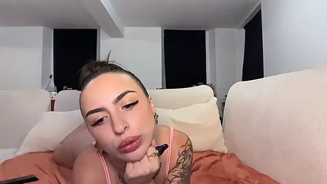 Snapshot of onefire56 chatting on July 28, 8:52 pm onefire56 online show from July 28, 8:52 pm